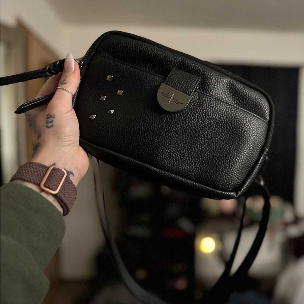 Compact Black Crossbody Bag with Leather Texture and Flap Closure